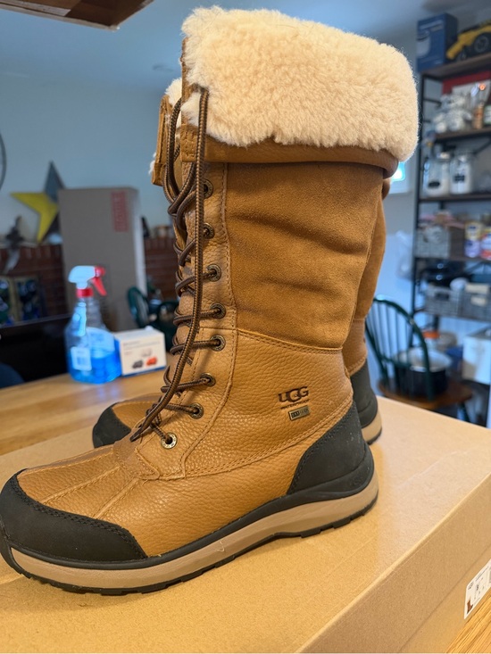UGG Shoes - UGG Chestnut Brown and Cream Shearling-Lined Lace-Up Winter Boots